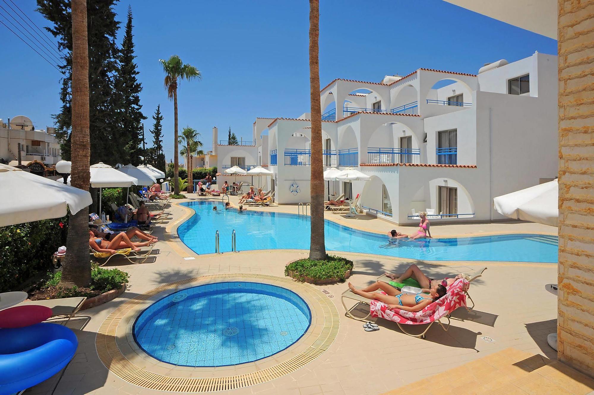 Petrosana Hotel Apartments Ayia Napa Exterior foto